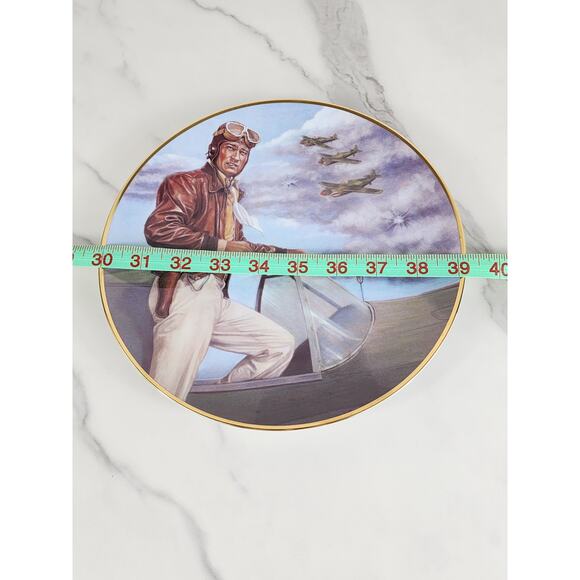 John Wayne Flying Tigers Wall Decor Plate 1993 Porcelain 9 1/4 Gold Trim USA Vtg - Picture 12 of 12